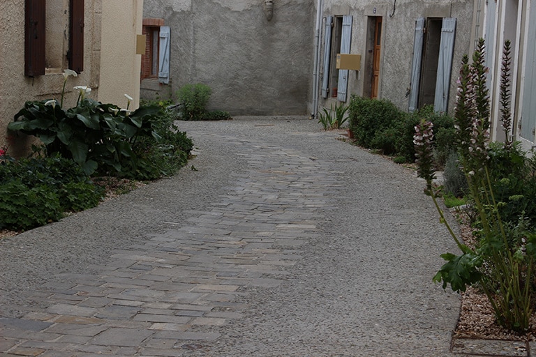 Exemple de pavés d’allée dans un village