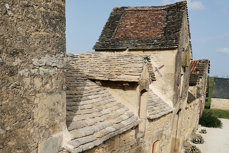 Exemple d’une toiture en lauze réalisée par notre équipe de Montdardier