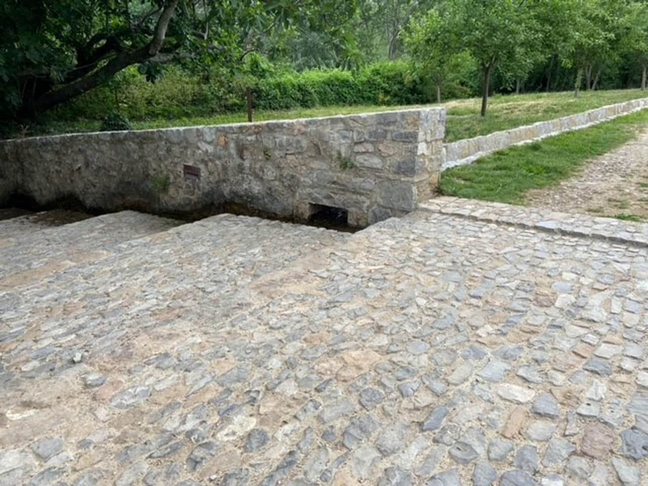 Photo de couvertine d’un muret au hameau de Navacelles