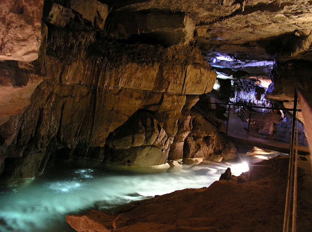 La grotte de Labeil est un site naturel superbe situé entre l’Hérault et l’Aveyron